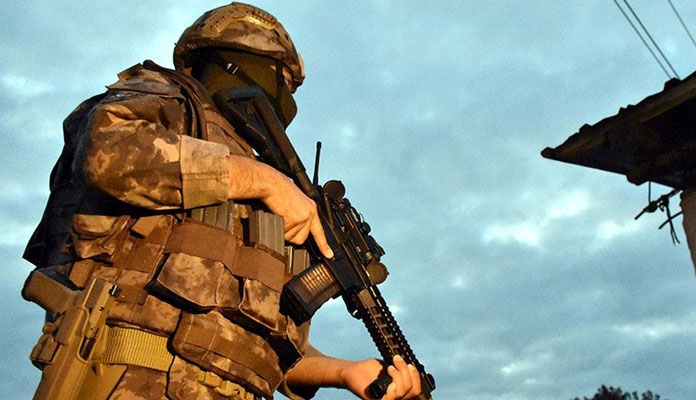 Türkiye Cumhuriyet tarihinin en büyük 'akaryakıta bağlı vergi kaçakçılığı' operasyonunda 220 zanlı yakalandı