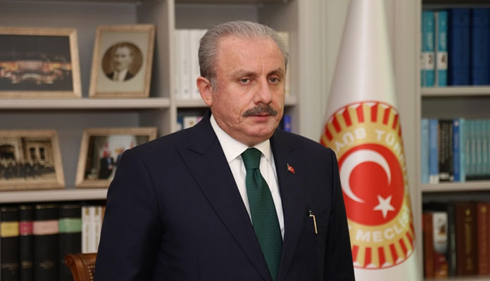 TBMM Başkanı Şentop, Boğaziçi Üniversitesi önünde Kabe fotoğrafının yere serilmesini kınadı