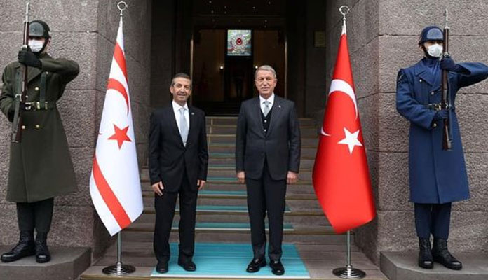 Bakan Ertuğruloğlu, Türkiye Milli Savunma Bakanı Akar ile bir araya geldi