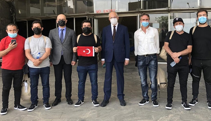 Nijerya'da serbest bırakılan Türk gemiciler Abuja Büyükelçiliğinde