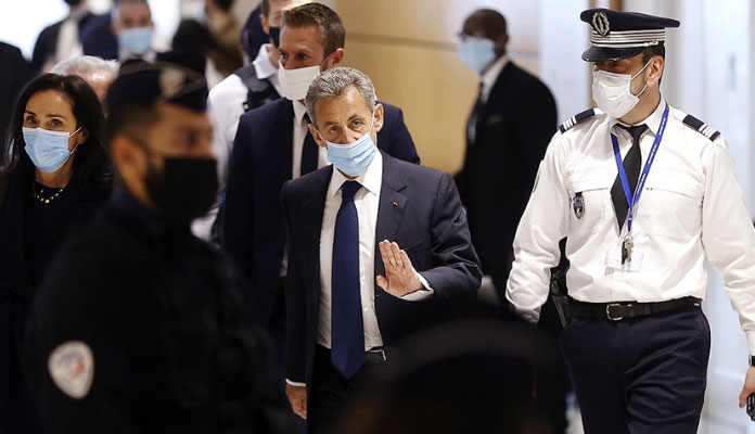 Eski Fransa Cumhurbaşkanı Sarkozy 3 yıl hapis cezasına çarptırıldı
