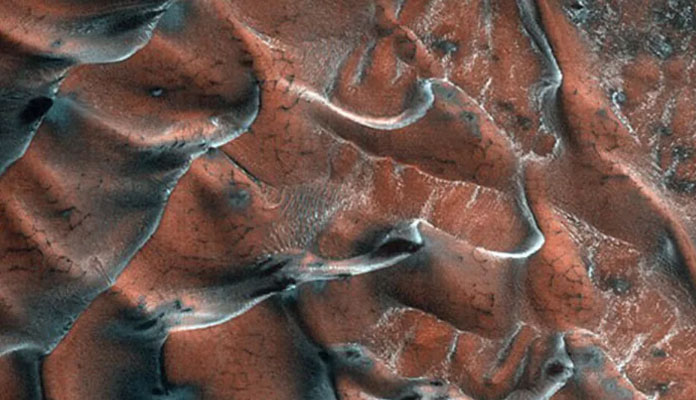 NASA, Mars'tan yeni fotoğraflar paylaştı: Buzla kaplı kum tepeleri görüntülendi