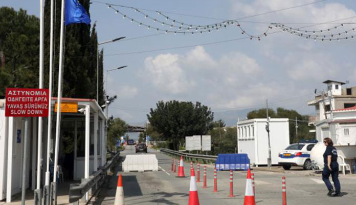 AKEL, geçişlerin normalleştirilmesini istedi