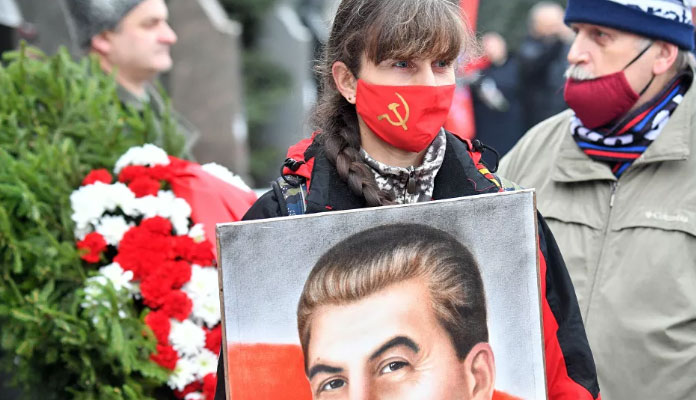 Rusya Komünist Partisi, Stalin'i 68. ölüm yıldönümünde Kremlin'in yanındaki mezarında andı