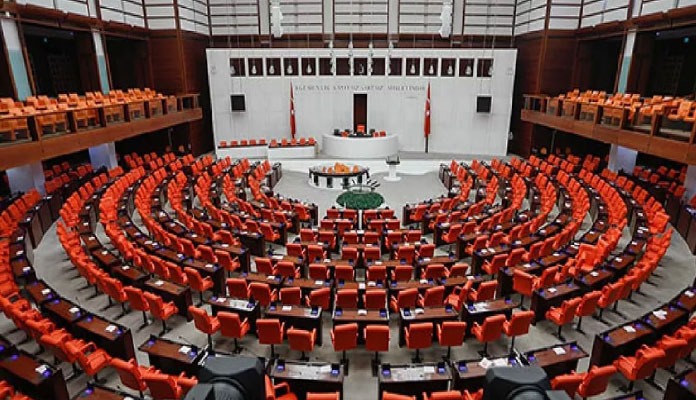 Emekli amirallerden sonra eski milletvekilleri de bildiri yayımladı