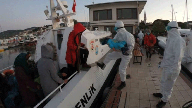Ayvacık açıklarında 40 düzensiz göçmen kurtarıldı
