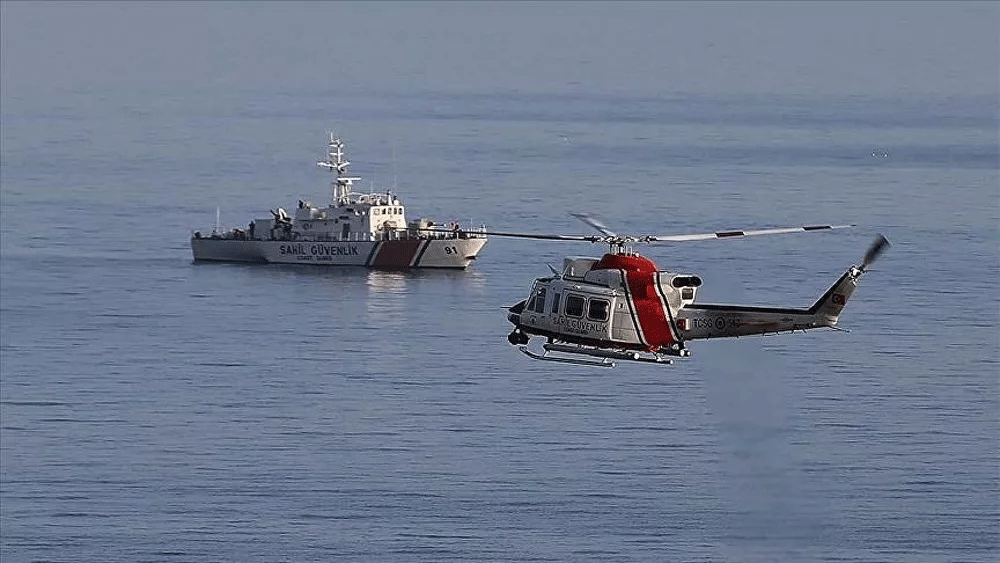 İzmir'de Türk kara sularına itilen 21 sığınmacı kurtarıldı