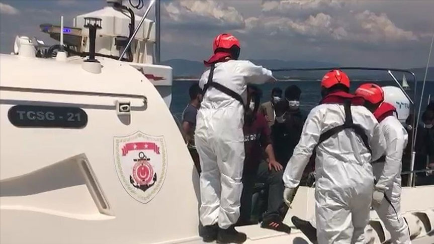 Ege Denizi'nde Türk kara sularına itilen 100 sığınmacı kurtarıldı