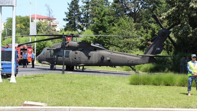 Eğitim uçuşu yapan ABD helikopteri Bükreş'te acil iniş yaptı
