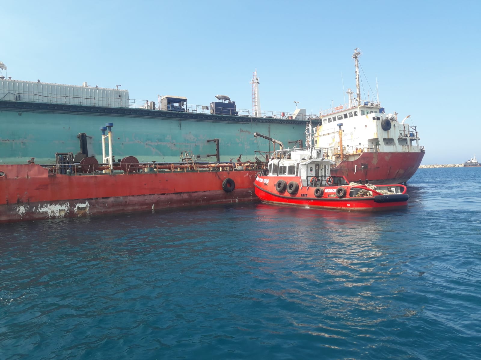 Gülseren’de karaya oturan tanker kurtarıldı