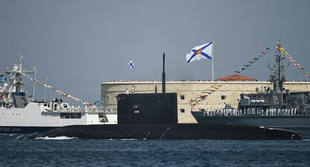 Seyir füzeleri taşıyan Rus denizaltısı Karadeniz'de tatbikat gerçekleştirdi