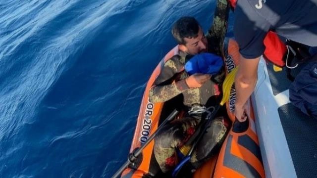 İzmir'de bottaki sığınmacı kurtarıldı