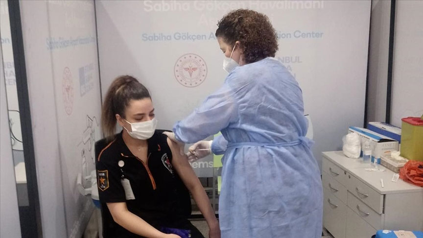 Sabiha Gökçen Havalimanı'ndaki aşı merkezi hizmet vermeye başladı