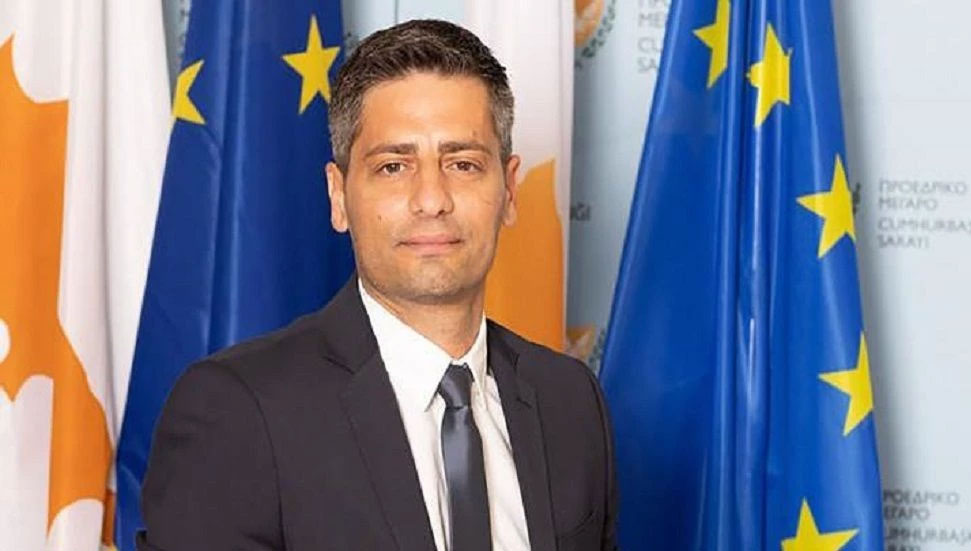 Pelekanos, İngiliz diplomatların casus yazılımla takip edildiğine dair haberleri yalanladı