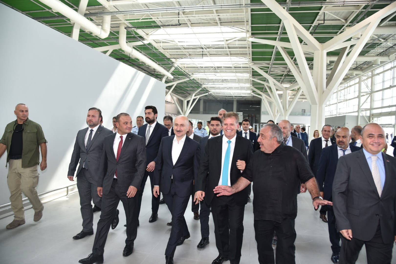 Türkiye Cumhuriyeti Ulaştırma Bakanı Karaismailoğlu, yeni Ercan Havalimanı'nı ziyaret etti