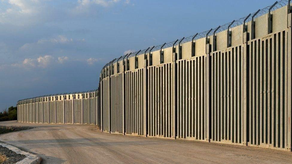Yunanistan, Türkiye sınırındaki çelik bariyeri 180 kilometreye çıkaracak