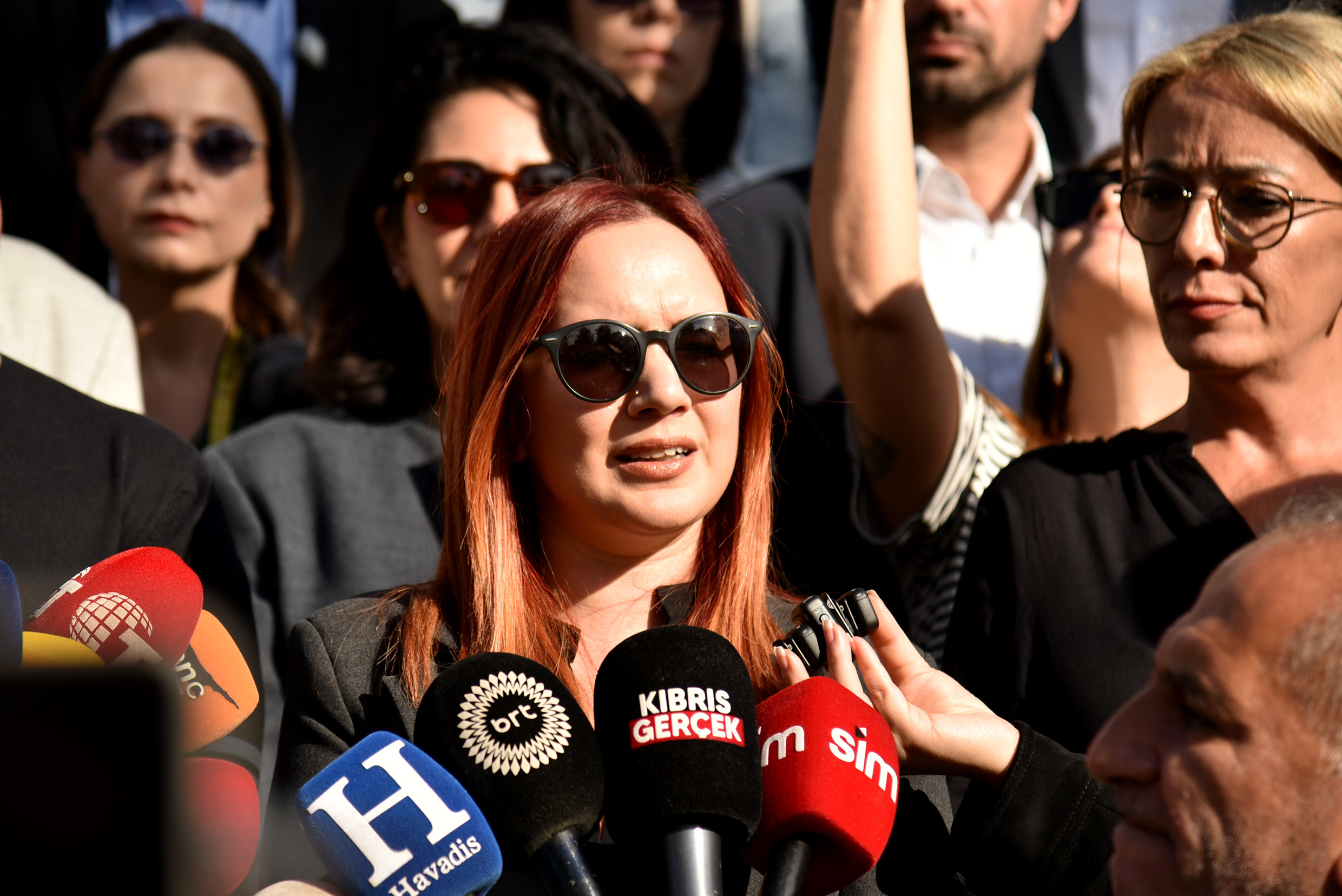 Basın örgütleri Lefkoşa Polis Müdürlüğü önünde açıklama yaptı… “Gazetecilik suç değildir”