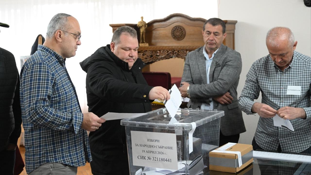 Bulgaristan'da cumhurbaşkanı seçimi için oy kullanma işlemi başladı