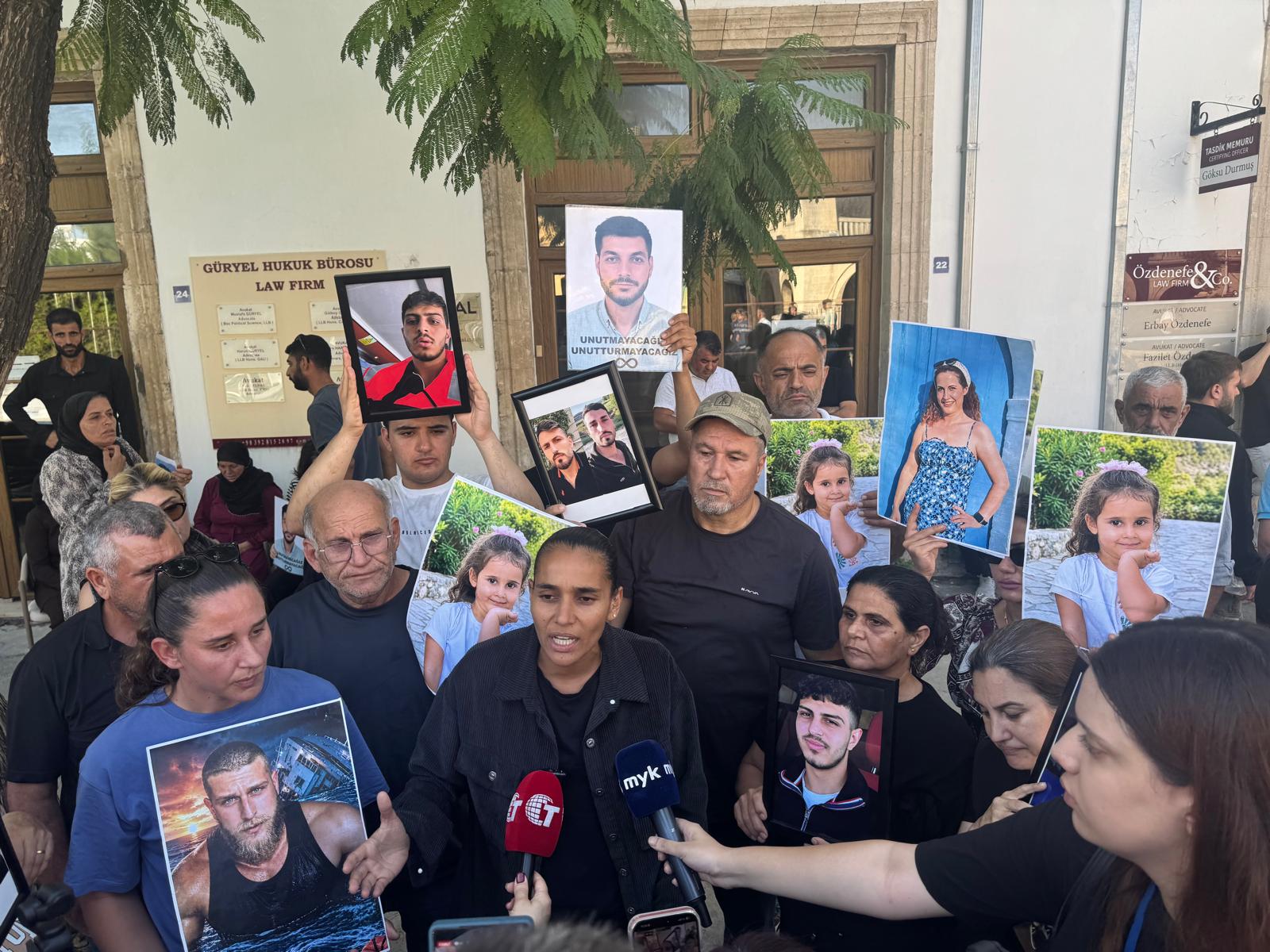 Gemi faciasında yakınlarını kaybeden aileler Girne Mahkemesi önünde adalet taleplerini yineledi