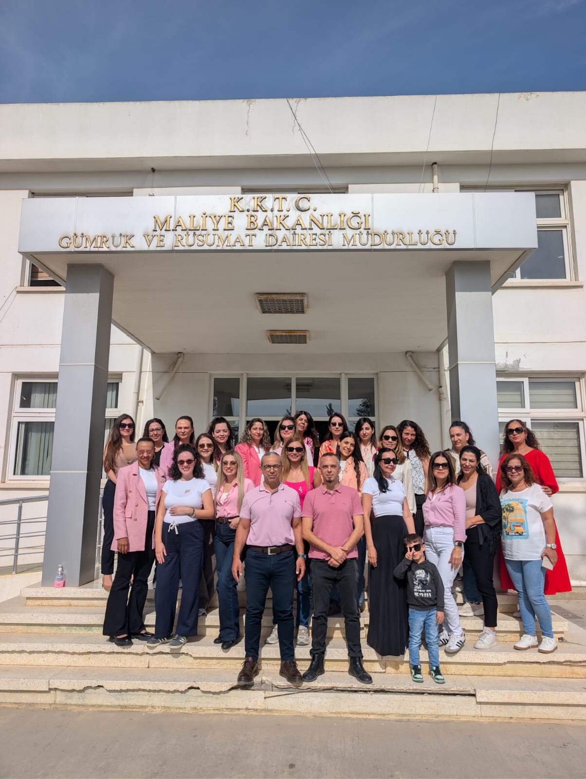Güç-Sen kadın üyeleri, Meme Kanseri Farkındalık Ayı kapsamında pembe giydi