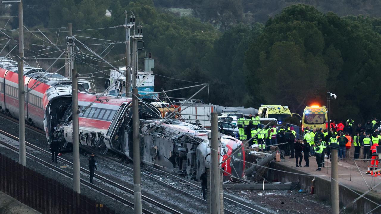İspanya'da iki hızlı tren çarpıştı...Ölü ve yaralılar var