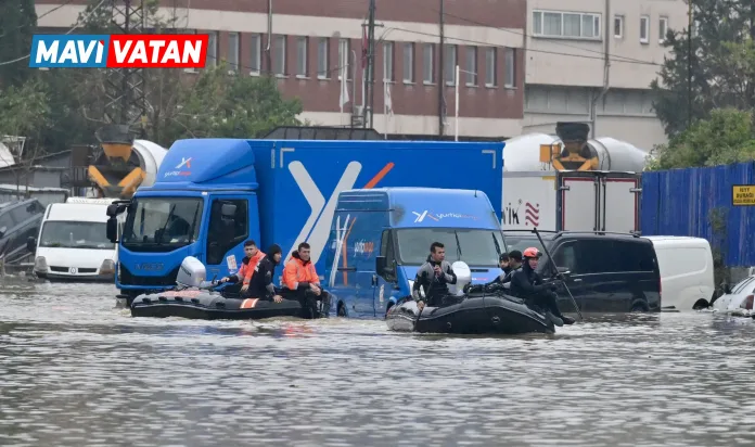 İstanbul'da “84 yılın” en ağır yağışı: Can kaybı üçe yükseldi, dört kişi aranıyor