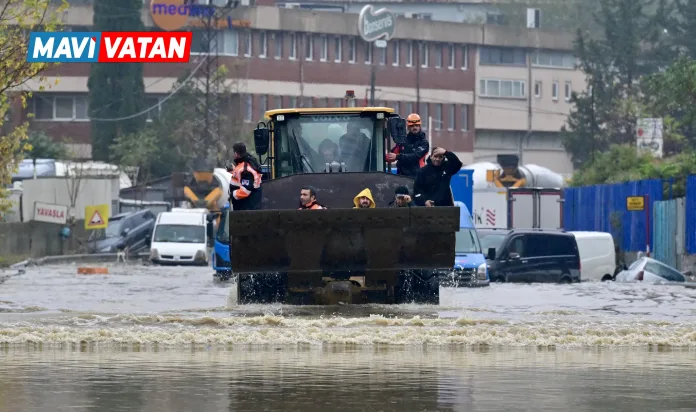 İstanbul'da “84 yılın” en ağır yağışı: Can kaybı üçe yükseldi, dört kişi aranıyor