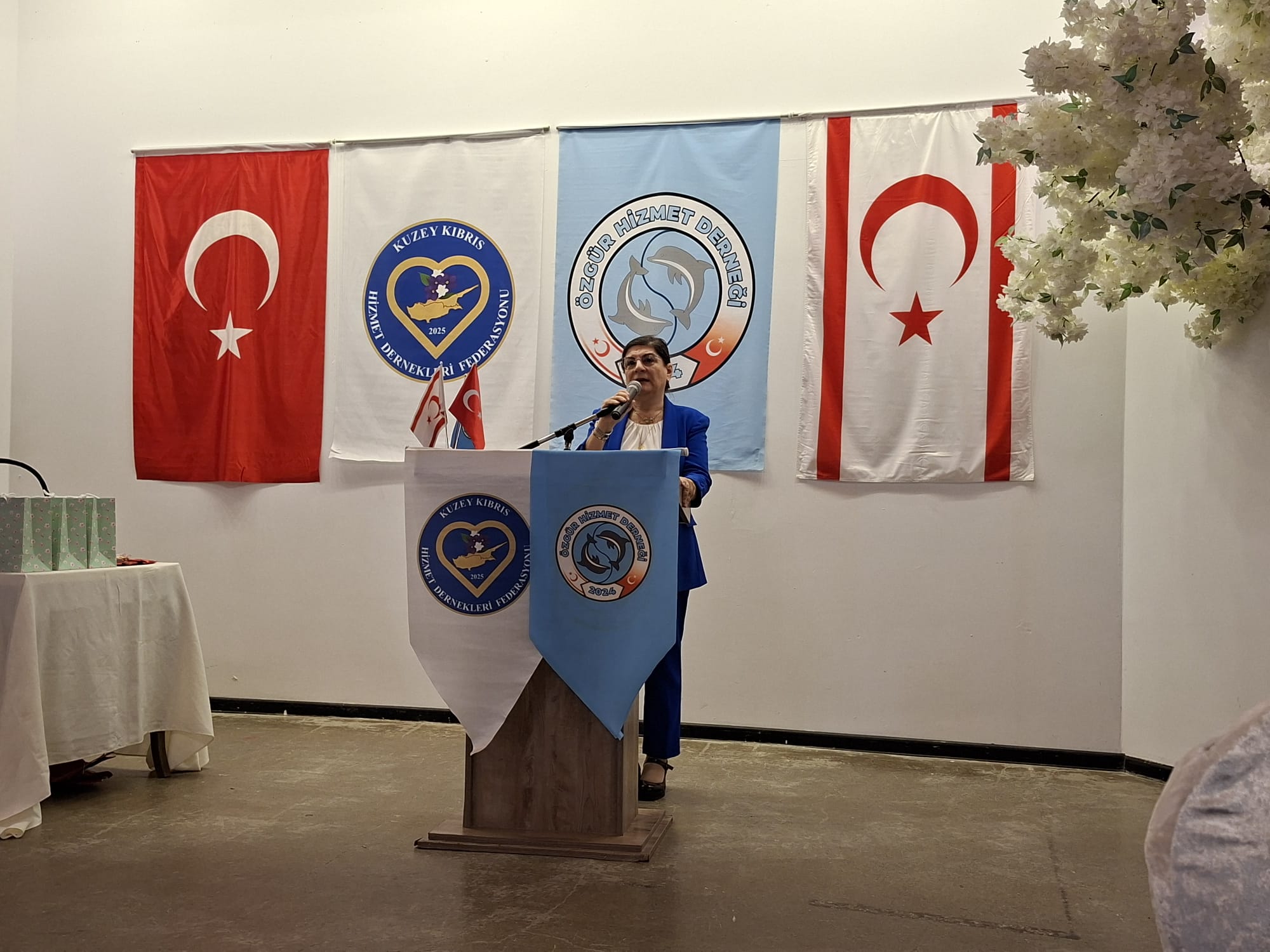 Özgür Hizmet Derneği, özel eğitim okullarının yararına yemek düzenledi