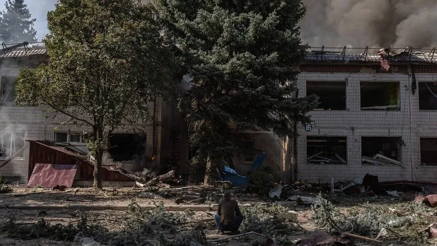 Rusya, Ukrayna'daki hedefleri havadan, karadan ve denizden vuruyor