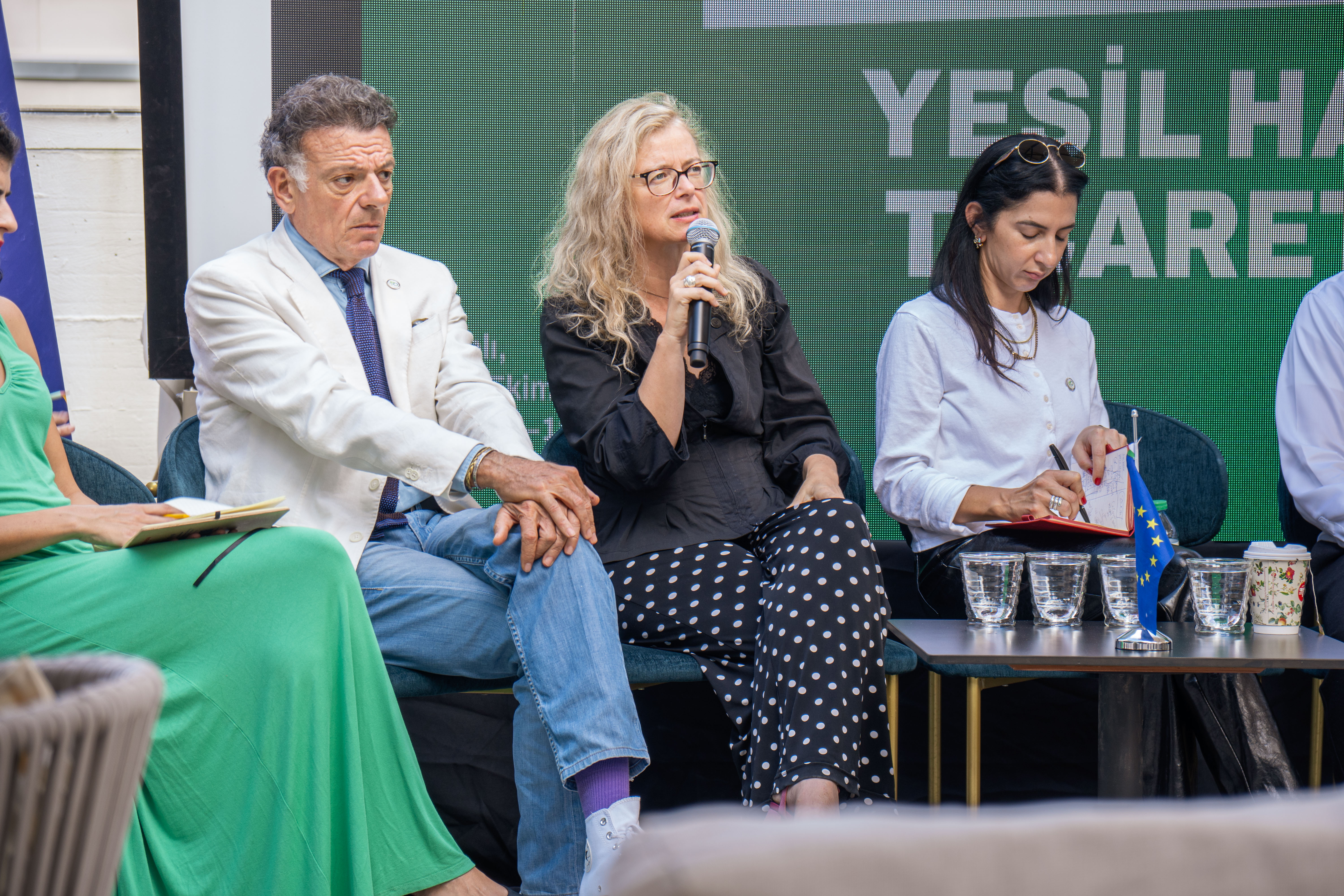 Yeşil Hat üzerinden ticaret fırsatları ve işletmelere sağlanan destekler ele alındı